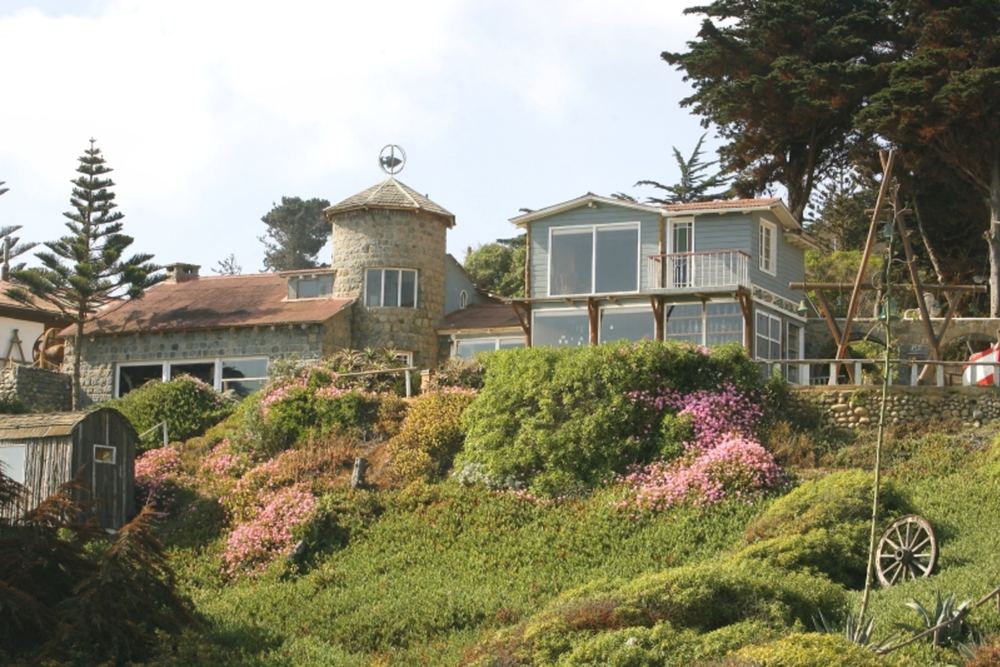 Casa museo de Pablo Neruda en Isla Negra, con su torre de piedra